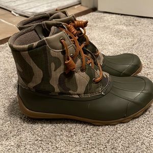 Sperry camo boots size 8